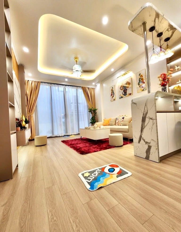 Nhà đẹp Hoàng Mai_hơn 7 tỷ_5 tầng_ô tô 50m_dân xây_hàng xóm Feliz Homes_trước nhà thoáng