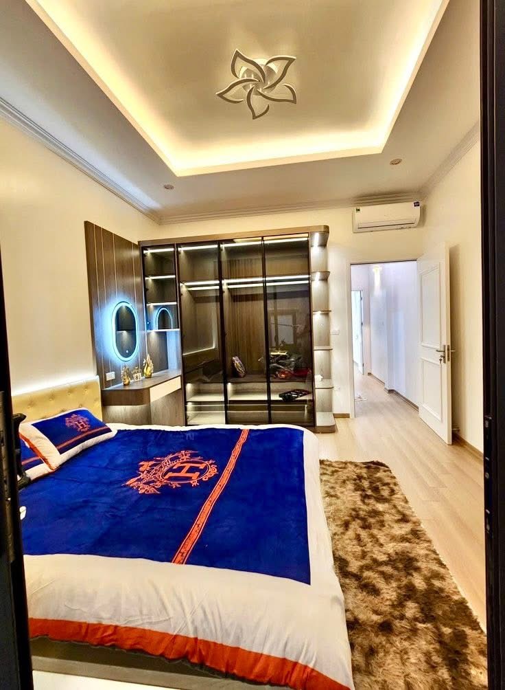 Nhà đẹp Hoàng Mai_hơn 7 tỷ_5 tầng_ô tô 50m_dân xây_hàng xóm Feliz Homes_trước nhà thoáng