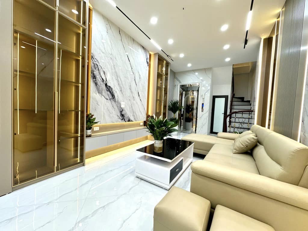 Mặt phố Hoàng Mai, 55m2, hơn 10 đồng, 6 tầng, ô tô tránh, thang máy, kinh doanh cực đỉnh, có lộc