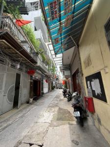 Nhà đẹp Hoàng Mai_hơn 7 tỷ_5 tầng_ô tô 50m_dân xây_hàng xóm Feliz Homes_trước nhà thoáng