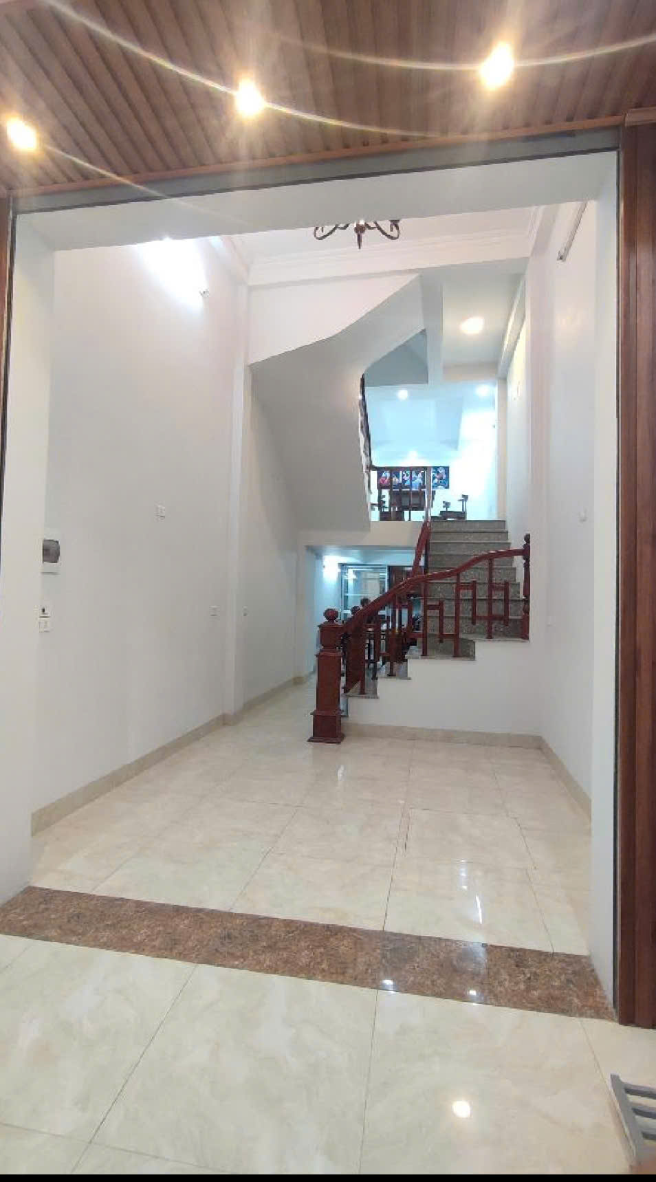 BÁN NHÀ BIÊN GIANG HÀ ĐÔNG ,ĐƯỜNG RỘNG THÊNH THANG 2 Ô TÔ TRÁNH.DIỆN TÍCH 32/40M , 5 TẦNG GIÁ CHỈ 5,25 TỶ
