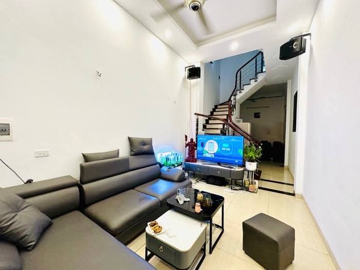 BÁN NHÀ 5 TẦNG LÔ GÓC – TÔN THẤT TÙNG – 2 MẶT THOÁNG, NGÕ KINH DOANH – GIÁ CHỈ 9,6 TỶ!