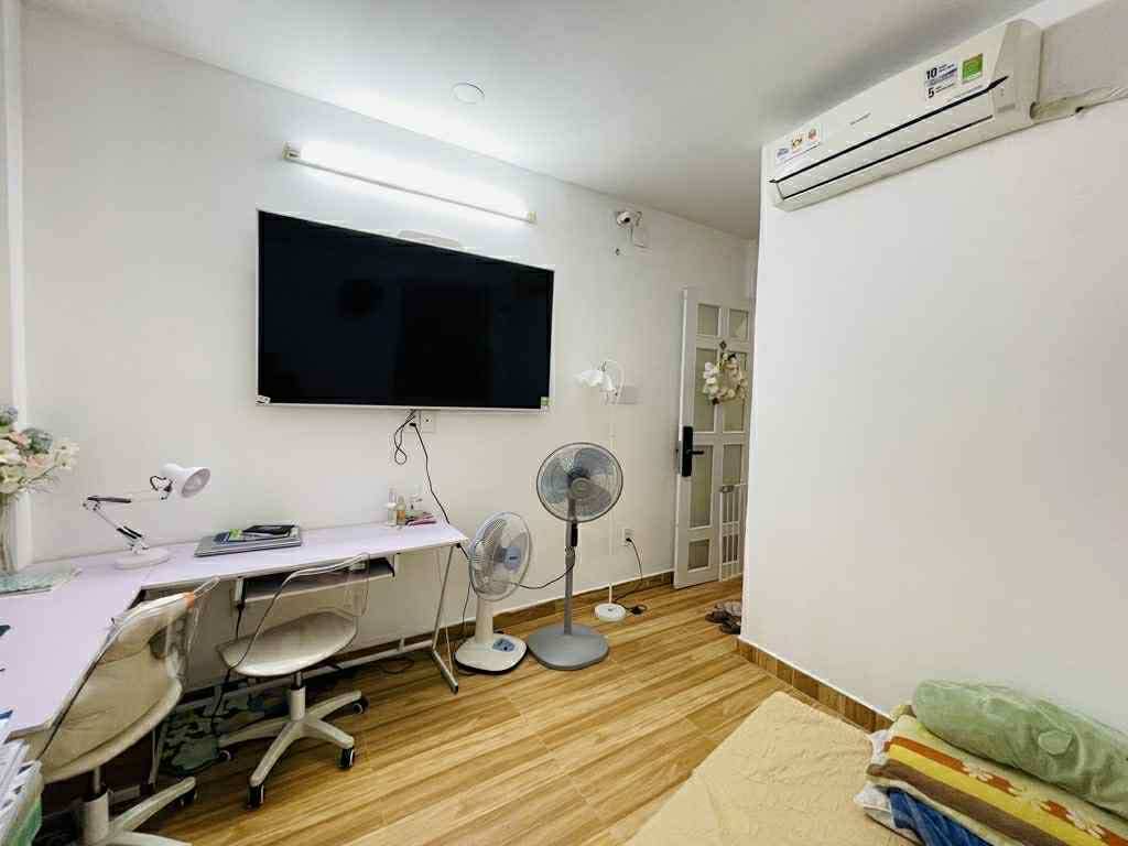 BÁN NHÀ HẺM XE HƠI GẦN MẶT TIỀN ĐƯỜNG LÊ VĂN SỸ - CÓ DÒNG TIỀN CHO THUÊ - GIÁ 5.X TỶ.