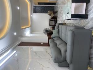 MẶT TIỀN NHỰA 8M LÊ VĂN QUỚI, NHÀ 5 TẦNG MỚI ĐẸP Ở VÀ KINH DOANH, NHỈNH 6 TỶ