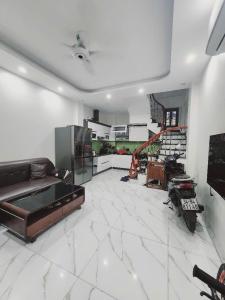 NHÀ ĐẸP LUNG LINH - HÀNG XÓM GOLDMARK - TRƯỚC NHÀ RỘNG 4M - THOÁNG TRƯỚC SAU VĨNH VIỄN - KHÁCH XEM LÀ MÊ !