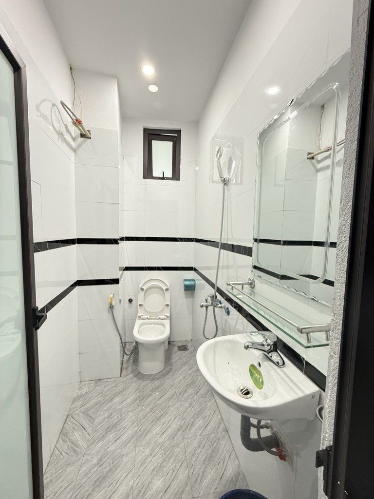BÁN NHÀ ĐA SỸ 5 TẦNG MỚI KÍNH KOONG - LÔ GÓC 2 MẶT NGÕ - TIỆN ÍCH NGẬP TRÀN