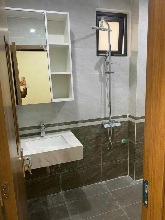 NHÀ CẦU GIẤY - NHỈNH 11 TỶ - 6 TẦNG -LÔ GÓC 2 THOÁNG - CHỦ THIỆN CHÍ BÁN NGAY