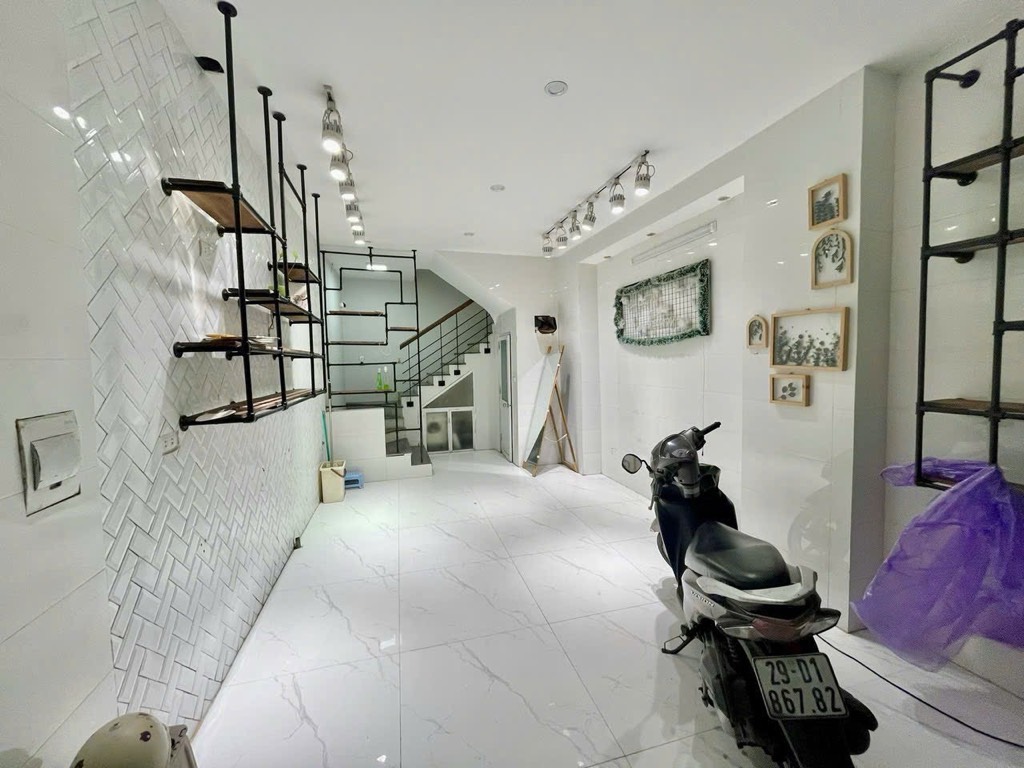 Nhà mới gần phố xã đan, 10m ra mặt phố ô tô lùi tận cửa Vị trí cực đẹp cực hiếm