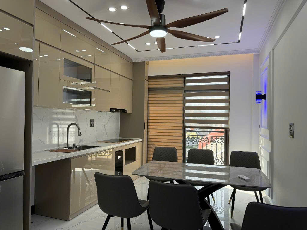 Ngọc Thuỵ- 40m-sổ vuông nét căng-6 tầng thang máy-vị trí Hồng Tiến