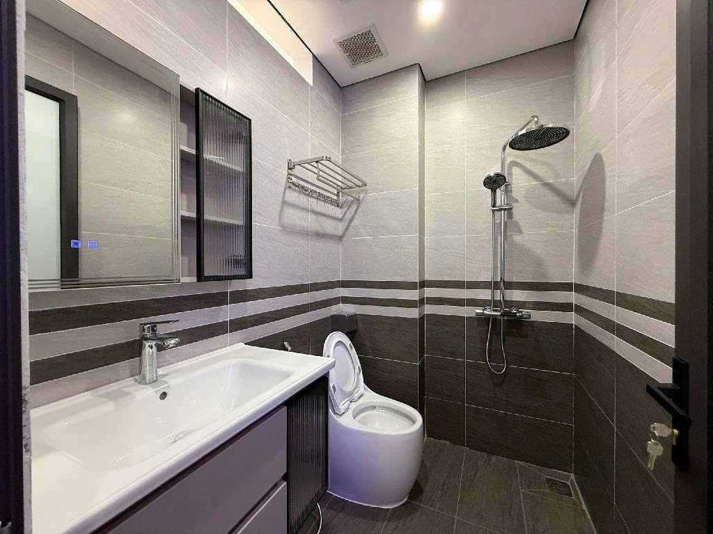 Ngọc Thuỵ- 40m-sổ vuông nét căng-6 tầng thang máy-vị trí Hồng Tiến