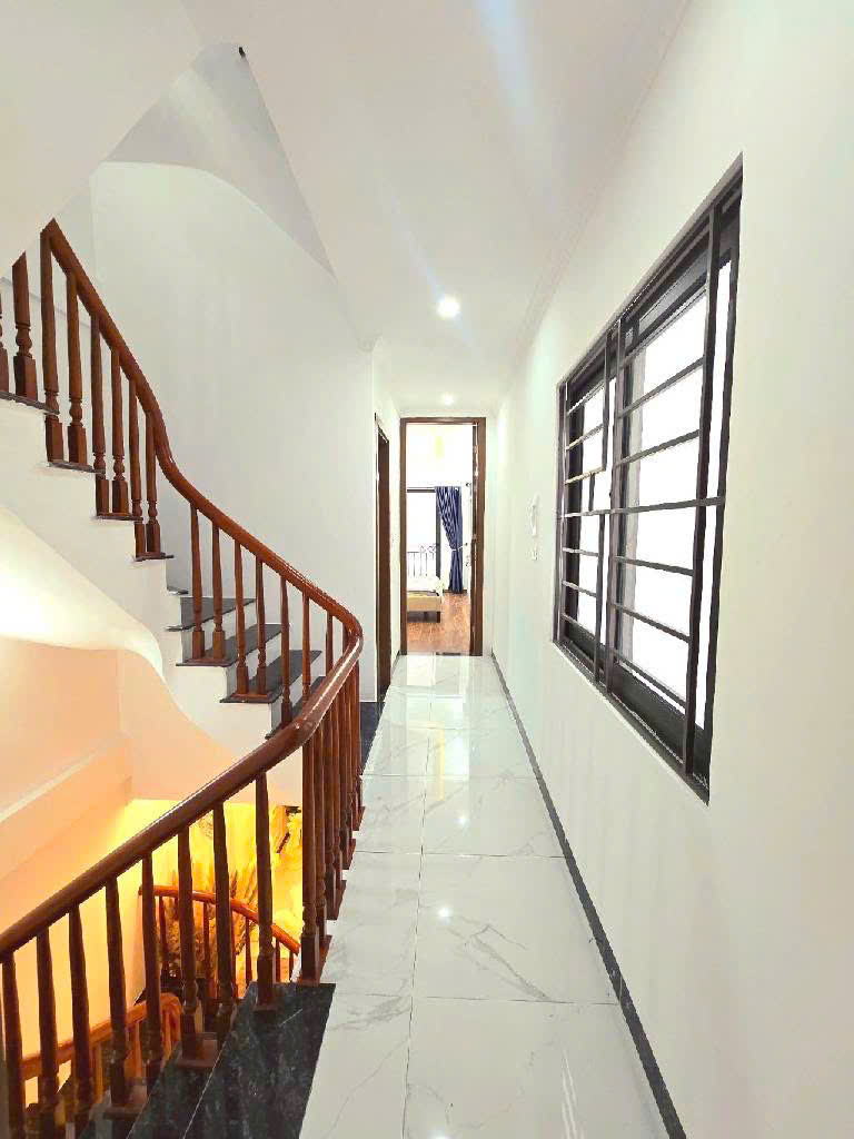 Nhà Đàm Quang Trung-Lô góc 3 mặt thoáng - nhiều phòng ngủ- gần phố chính-50m- nhỉnh 8ty