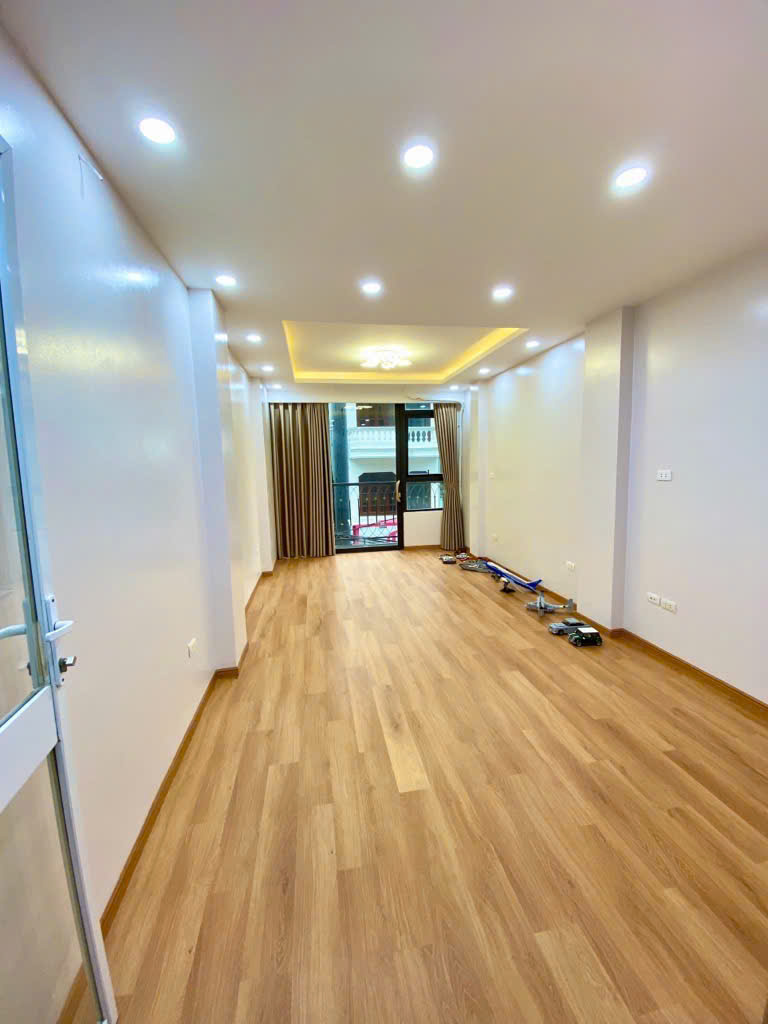 nhà mặt phố tô vĩnh diện – 6 tầng – có vỉa hè – đang cho thuê – kinh doanh sầm uất – sổ vuông
