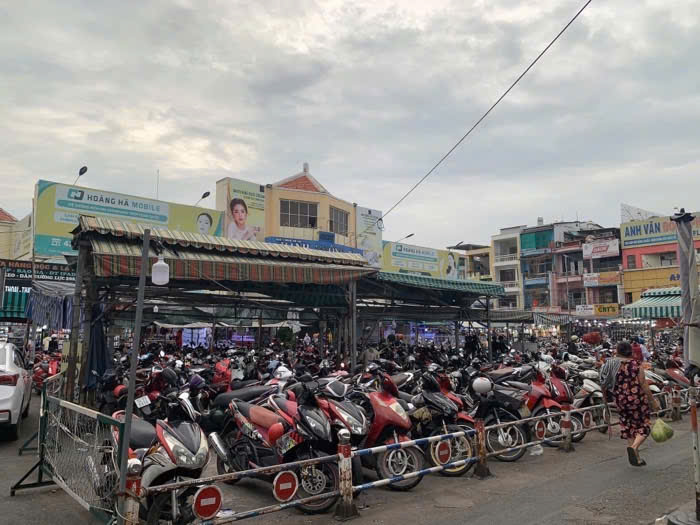 Khu chợ đêm hạnh thông tây