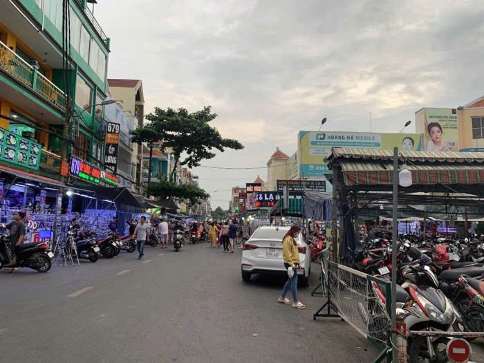 Khu chợ đêm hạnh thông tây