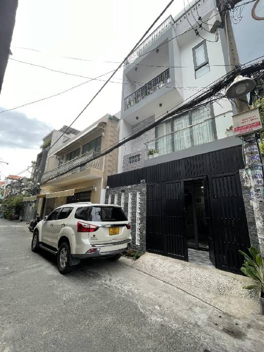 Bán nhà mới xây, 5,6x 8 m, 45 m2. 4 lầu, gần Trường Chinh, P 12, giá 8 xx tỷ