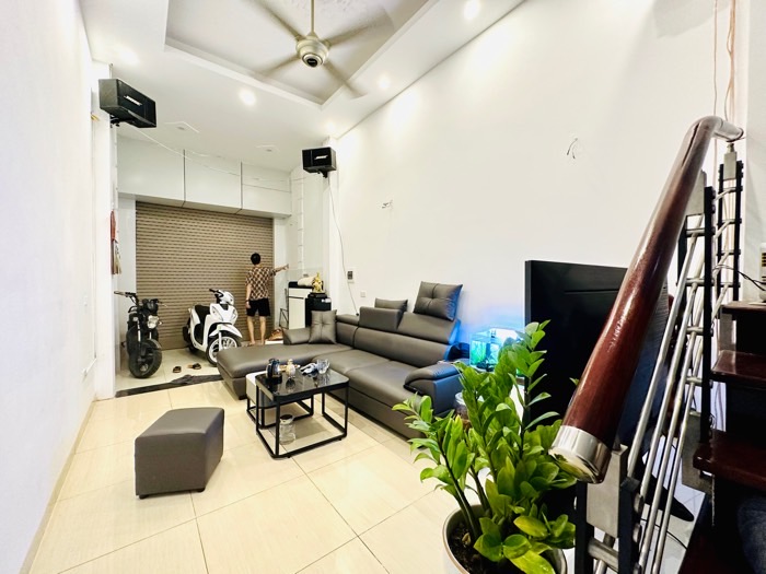 Bán nhà đường Tôn Thất Tùng, ngõ thông dịch vụ tốt, 39m2