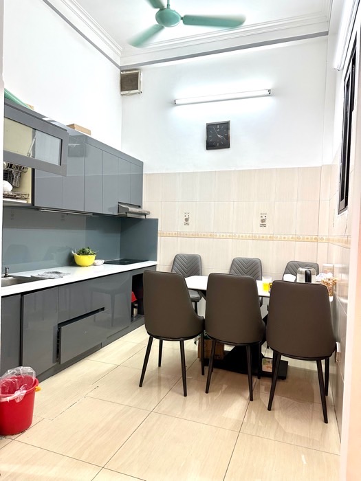 Bán nhà đường Tôn Thất Tùng, ngõ thông dịch vụ tốt, 39m2