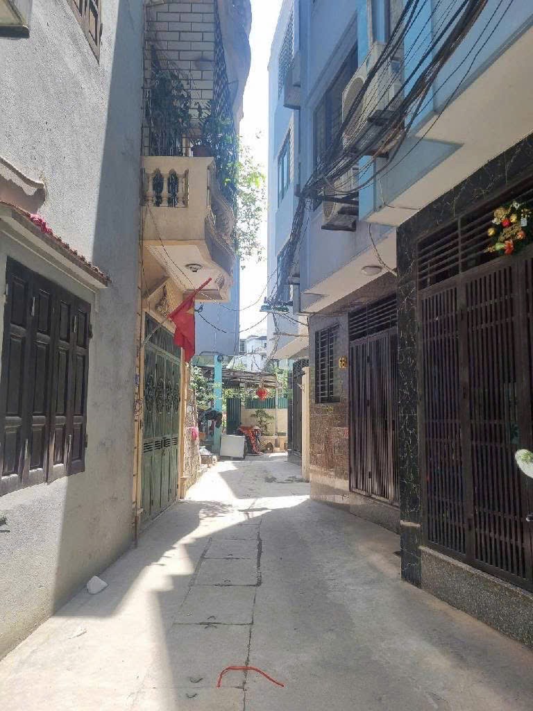 NHÀ TRUNG TÂM QUANG TIẾN-GẦN Ô TÔ