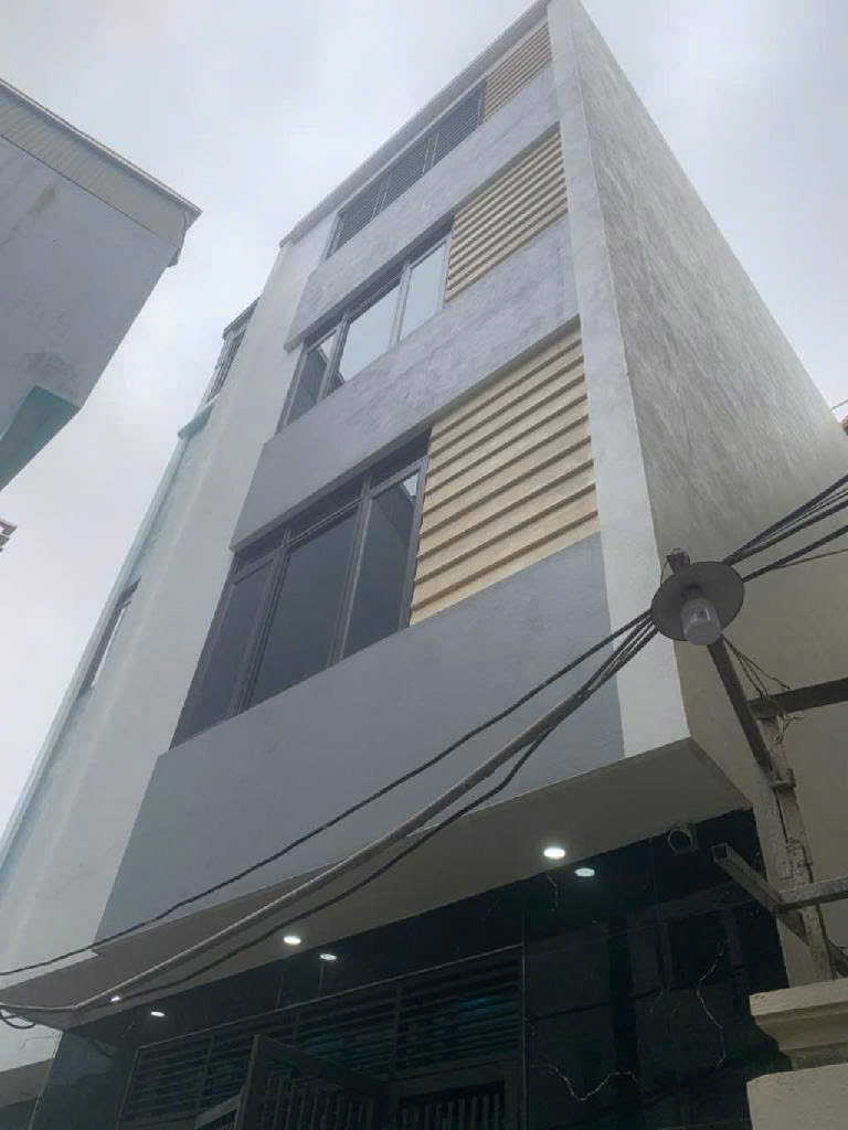 NHÀ TRUNG TÂM QUANG TIẾN-GẦN Ô TÔ