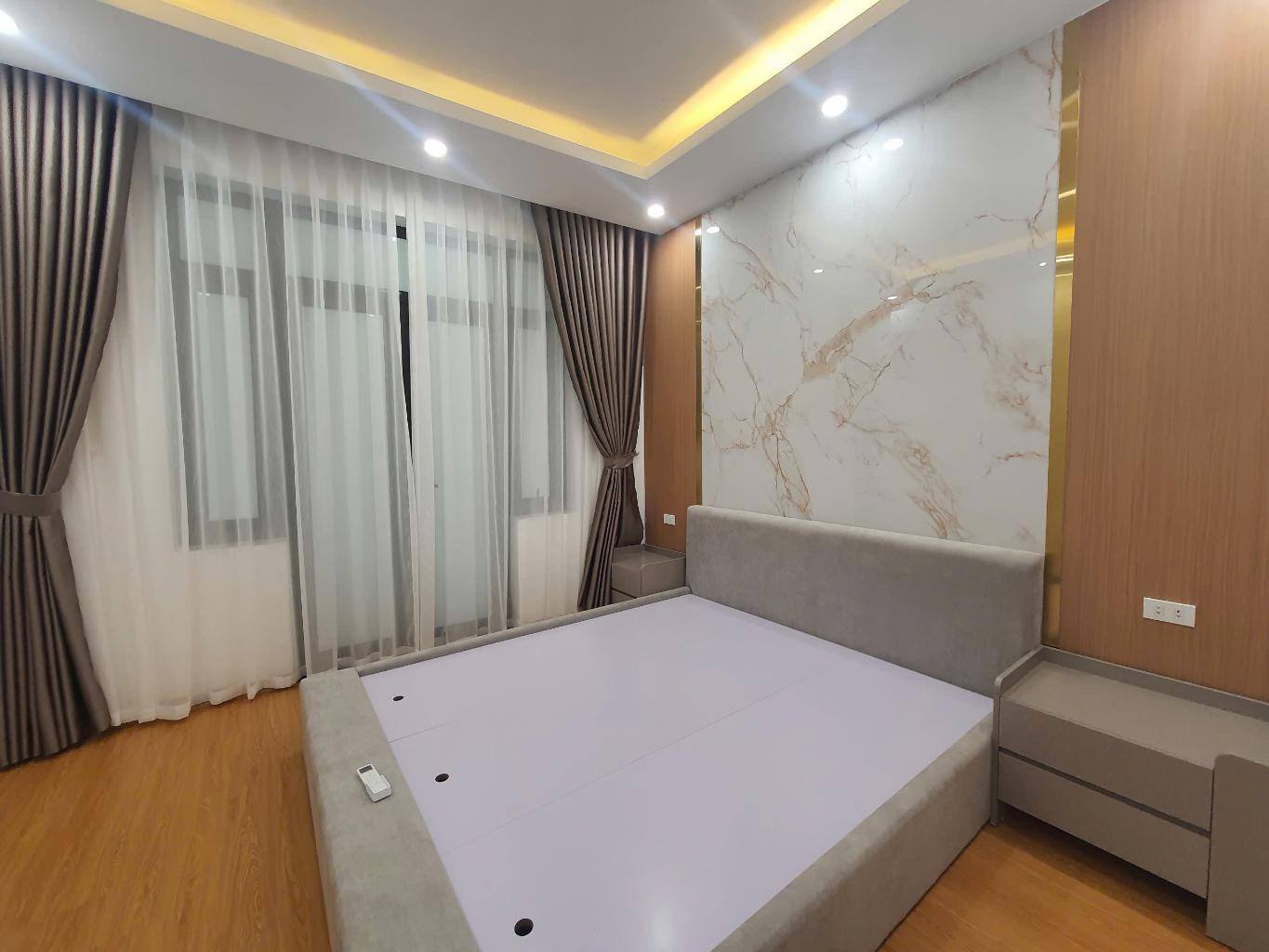 BÁN NHÀ KHƯƠNG ĐÌNH PHÂN LÔ 4 TẦNG NỘI THẤT ĐẸP LUNG LINH - Ô TÔ CHẠY VÒNG QUANH NGÕ THÔNG- SỔ VUÔNG SIÊU ĐẸP 40M2 GIÁ 12,9 TỶ
