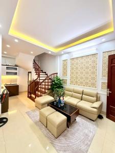 103 Pháo Đài Láng DT31/35T2 *5 tầng , MT 4.2m.  8.6tỷ.