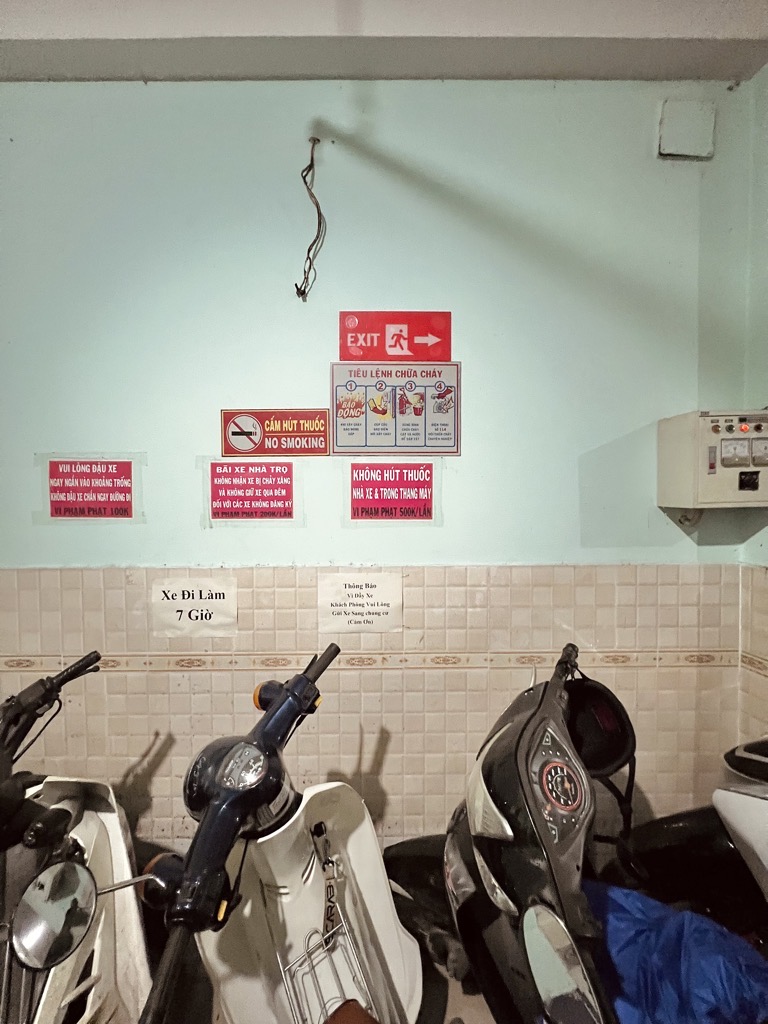 BÁN CĂN HỘ DỊCH VỤ 3 TẦNG SÁT KHU TÊN LỬA 140M2 NGANG KHỦNG 8M THU NHẬP 50TR/TH NHIK 6 TỶ  #tandatnhapho 0918.589.234