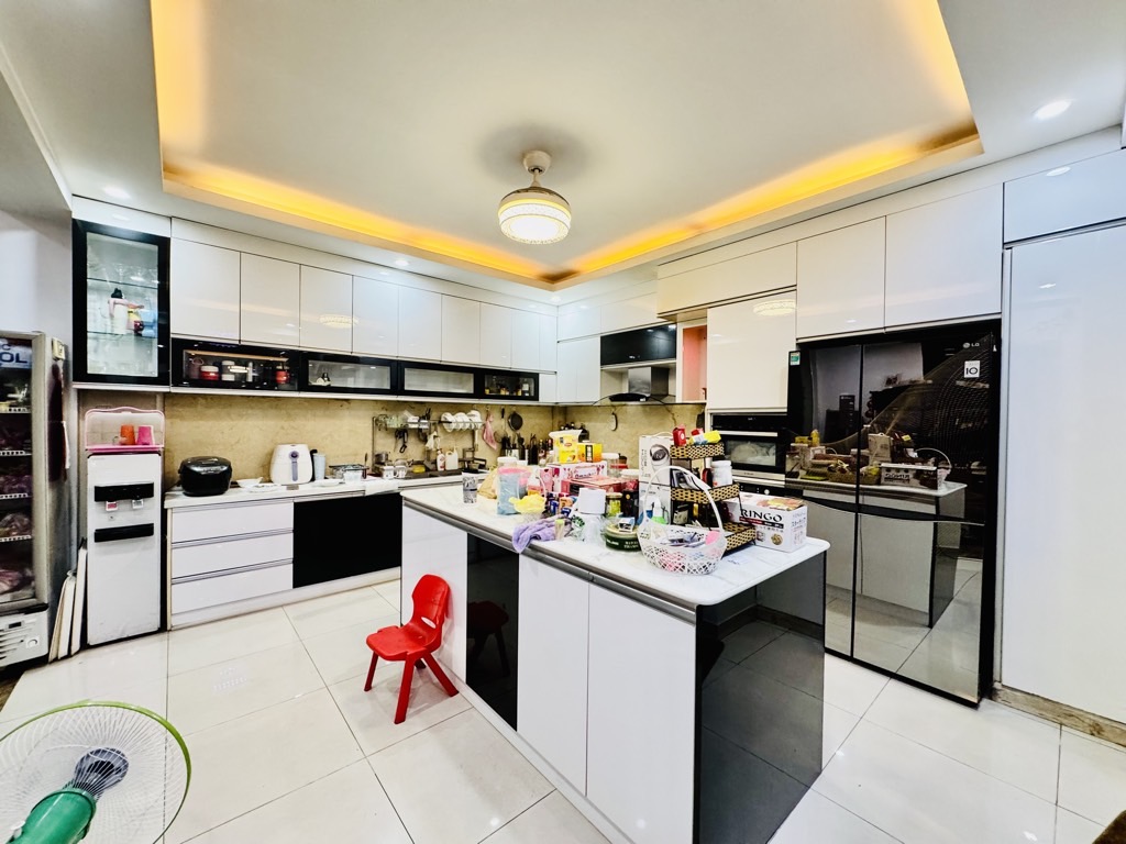 SIÊU PHẨM 4 TẦNG MẶT TIỀN KHU TÊN LỬA 180M2 NGANG KHỦNG 9M