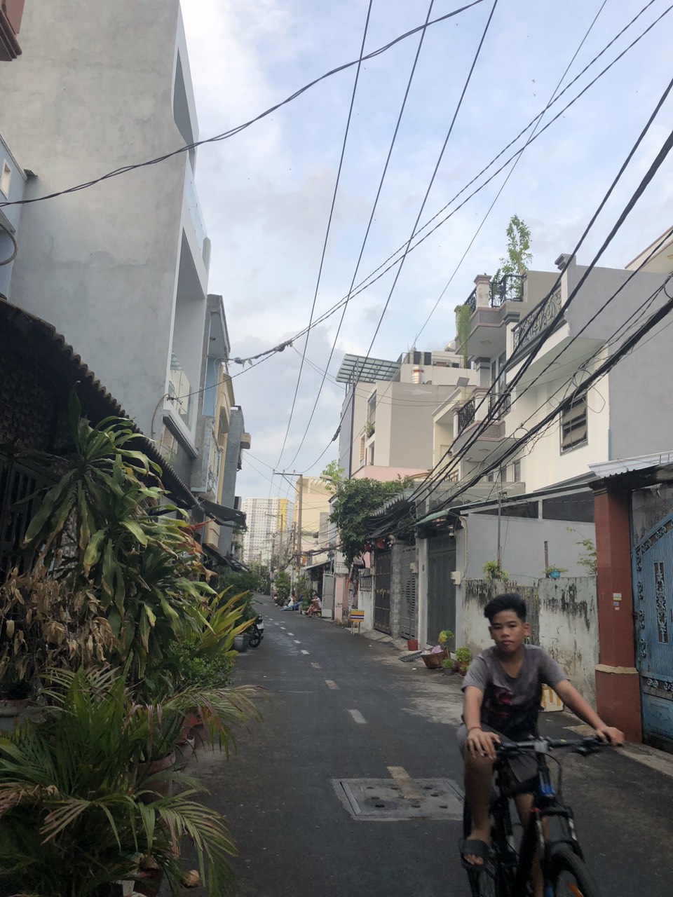 BÁN CĂN HỘ DỊCH VỤ 3 TẦNG SÁT KHU TÊN LỬA 104M2 15 PHÒNG THU NHẬP 240TR/NĂM NHIK 5 TỶ