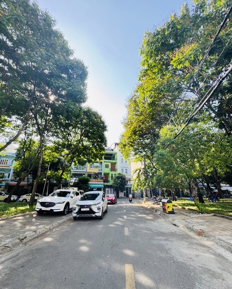 SIÊU PHẨM LÔ GÓC 4 TẦNG 2 MẶT TIỀN KHU TÊN LỬA DÒNG TIỀN 20TR/TH NHIK 7,5 TỶ