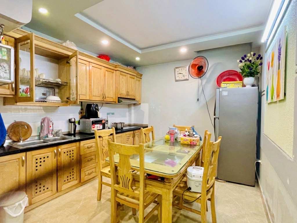 BÁN NHÀ CẦU GIẤY - 5 TẦNG SIÊU ĐẸP - 20M RA Ô TÔ ĐỖ - FULL NỘI THẤT - 8.7 TỶ