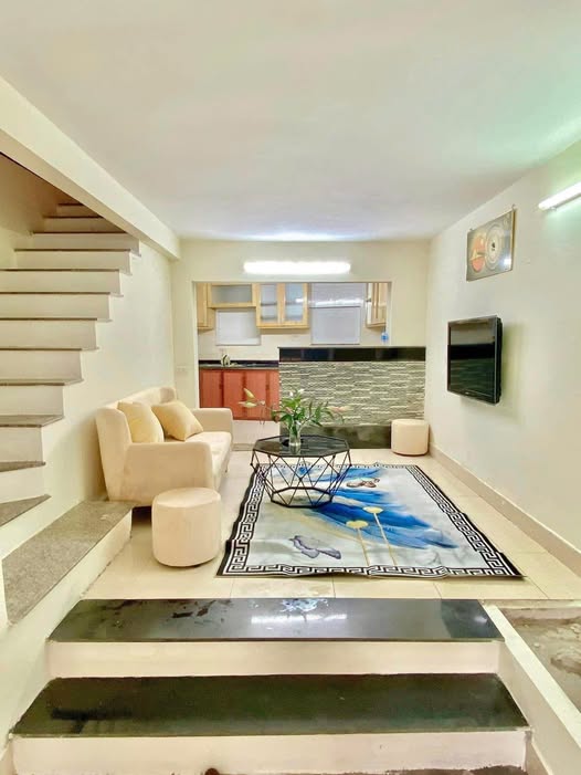 BÁN NHÀ TỪ LIÊM - NHỈNH 5 TỶ Nhà 4,5 tầng, 38m, mặt tiền rộng, ban công thoáng, full nội thất đẹp. Lh: Tiến Trần call/zalo 0972692263 được dẫn đi xem nhà ngay