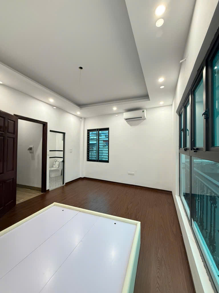 Nhà Tổ 5 Đa Sỹ, DT 30 m2, nhà mới, nội thất cơ bản, giá 6,xx tỷ.