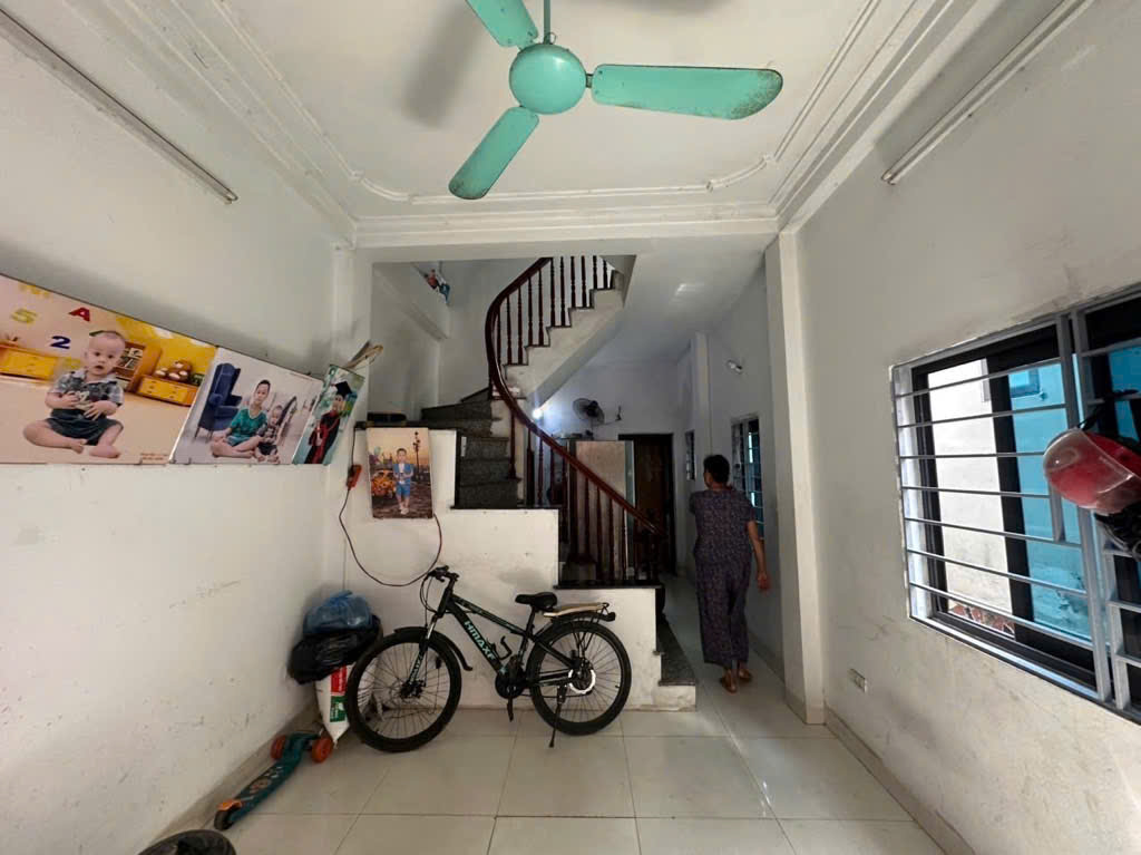 Nhà Yên Nghĩa, ngõ thẳng, thoáng; lô góc; nở hậu; 33,5 m2; Giá chỉ hơn 5 tỷ.