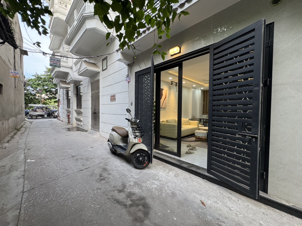 Nhà Dân Xây Rất Đẹp Tại Bồ Đề - Giá chỉ 9,7 tỷ