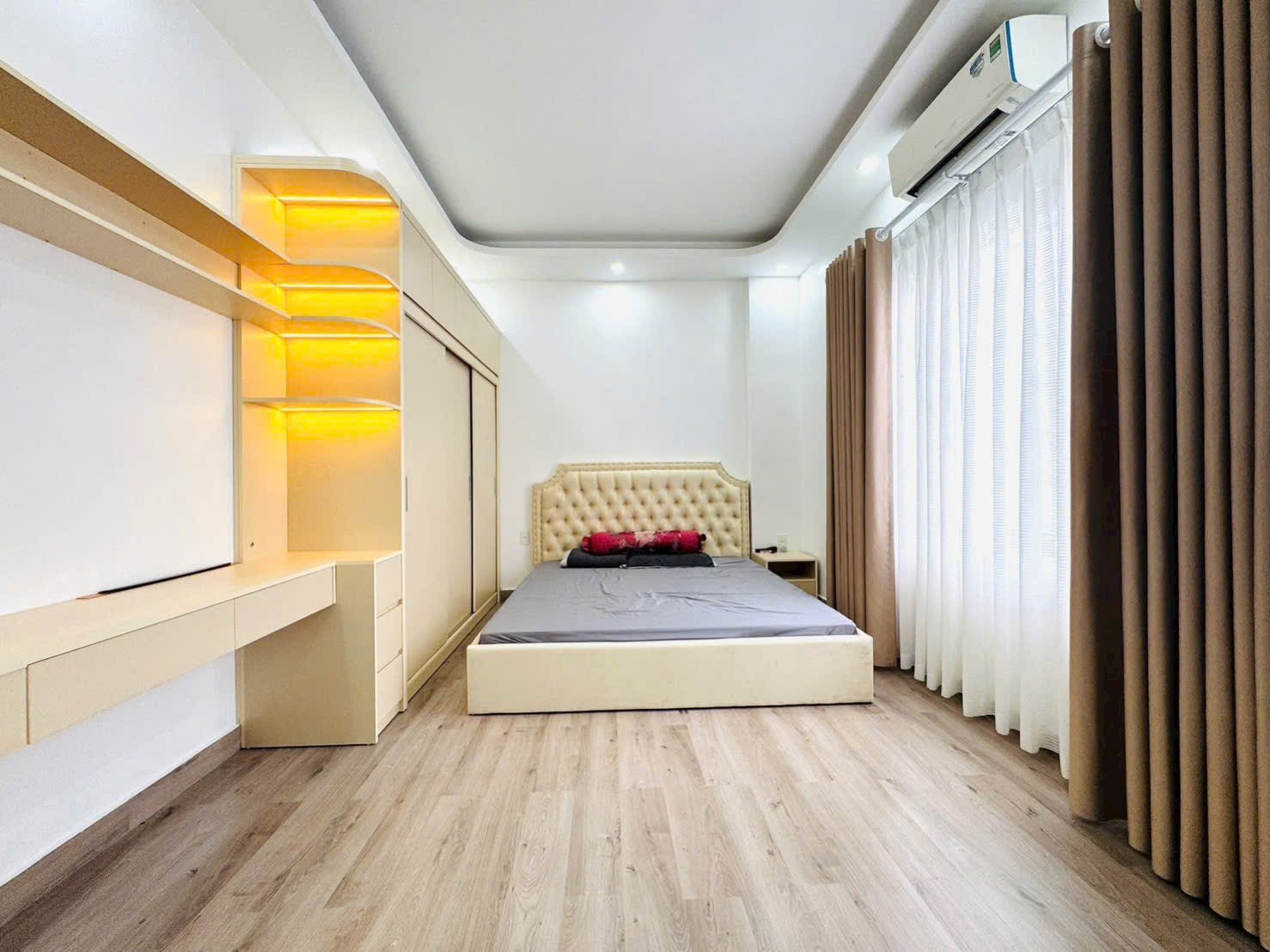 Nhà Mặt Ngõ Thạch Cầu - Long Biên