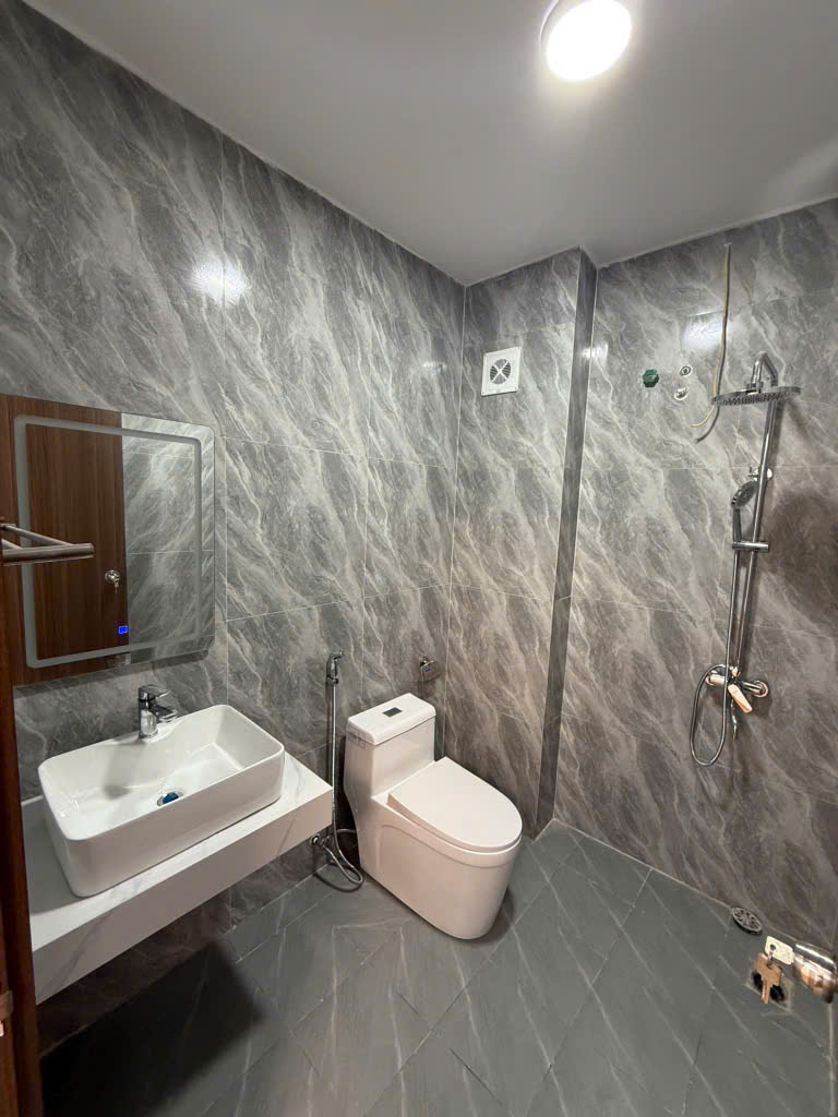BÁN NHÀ MỚI XÂY PHỐ NGỌC TRÌ, ĐẦY ĐỦ CÔNG NĂNG