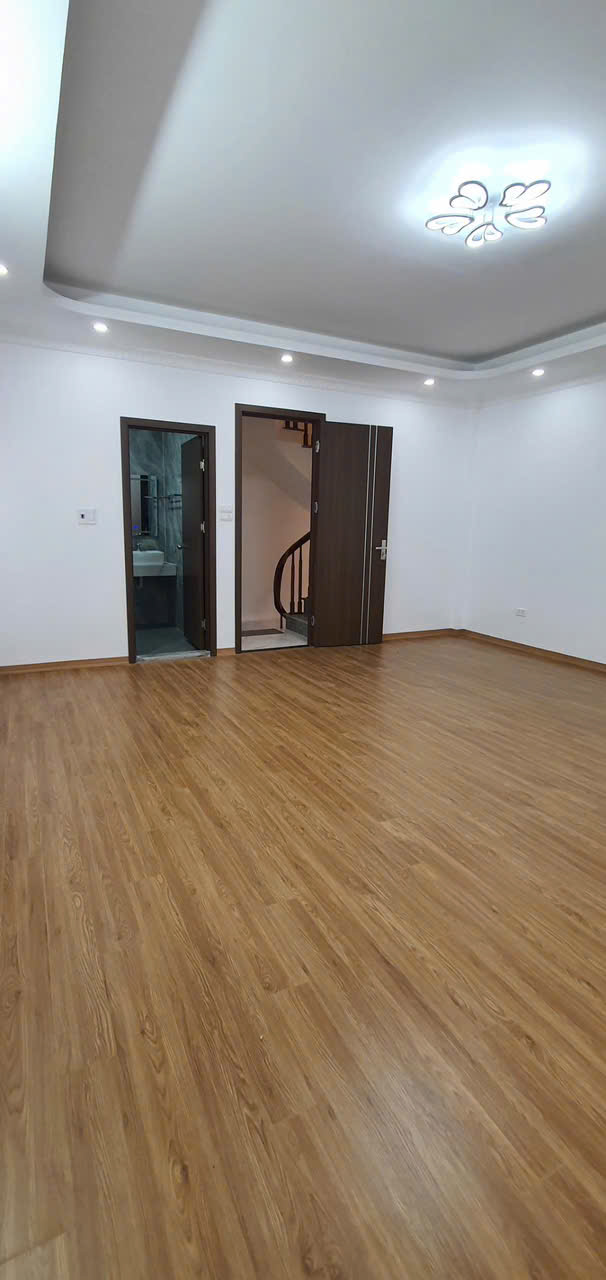 NHÀ MỚI XÂY PHỐ NGỌC TRÌ - ĐẦY ĐỦ CÔNG NĂNG TIỆN ÍCH NGẬP TRÀN