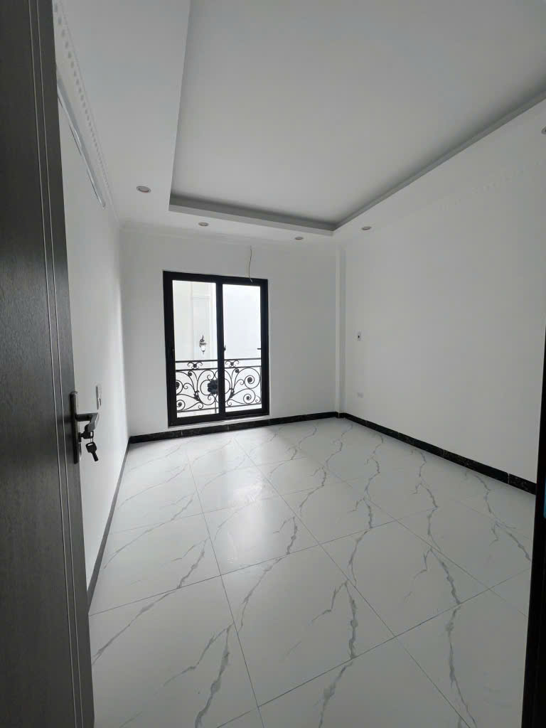 BÁN NHÀ MỚI XÂY PHỐ NGỌC TRÌ - SANG XỊN MỊN ĐẦY ĐỦ CÔNG NĂNG