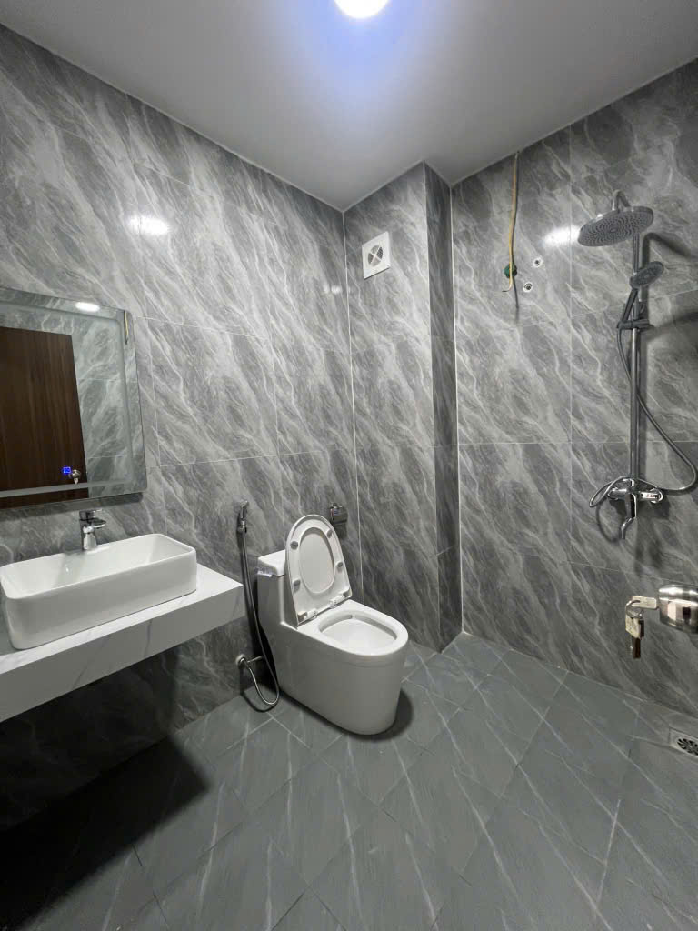 BÁN NHÀ MỚI XÂY PHỐ NGỌC TRÌ - SANG XỊN MỊN ĐẦY ĐỦ CÔNG NĂNG