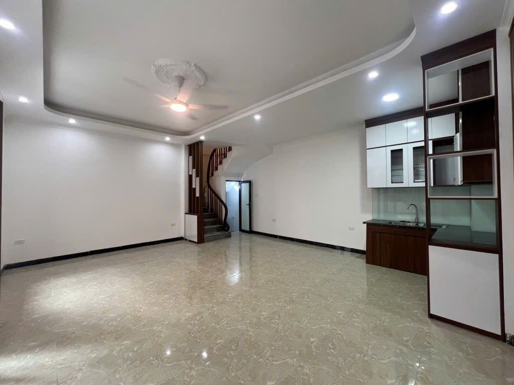 BÁN NHÀ MỚI XÂY PHỐ NGỌC TRÌ - SANG XỊN MỊN ĐẦY ĐỦ CÔNG NĂNG