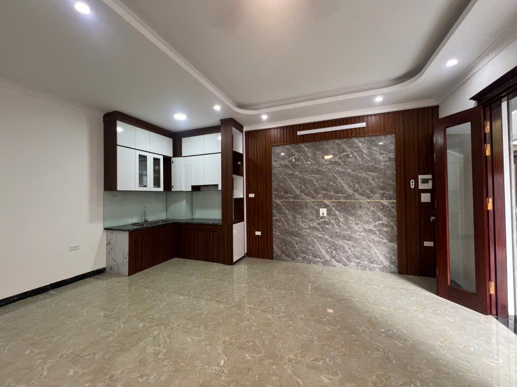 BÁN NHÀ MỚI XÂY PHỐ NGỌC TRÌ - SANG XỊN MỊN ĐẦY ĐỦ CÔNG NĂNG