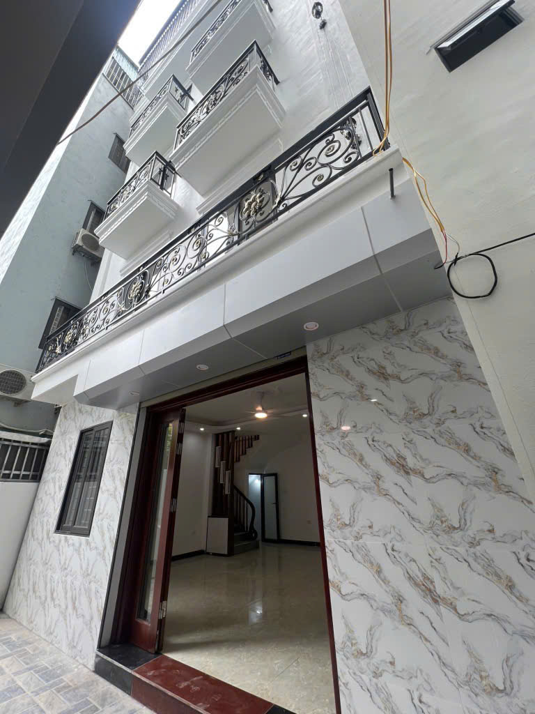 BÁN NHÀ MỚI XÂY PHỐ NGỌC TRÌ - SANG XỊN MỊN ĐẦY ĐỦ CÔNG NĂNG