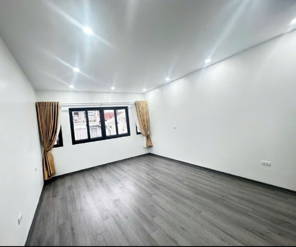 BÁN NHÀ PHỐ BỒ ĐỀ  - Ô TÔ ĐỖ CỬA