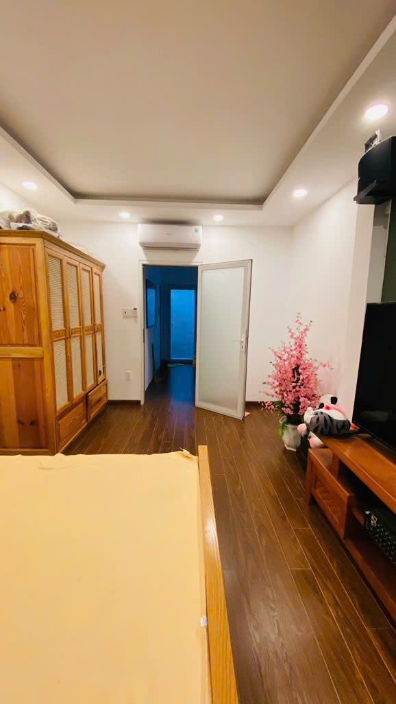 Cần Bán Gấp Căn Nhà Đẹp  3 Lầu  Đường Lê Văn Khương