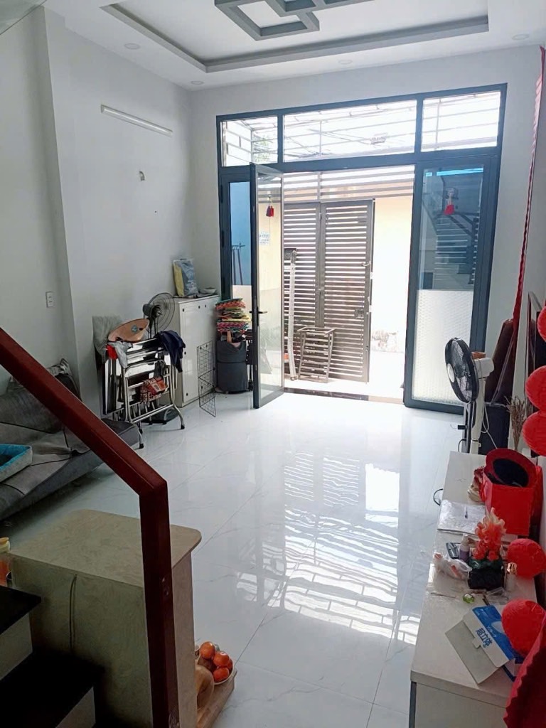 Bán nhà 2 tầng 50m2- Ngã tư Thủ đức - 5.4 tỷ