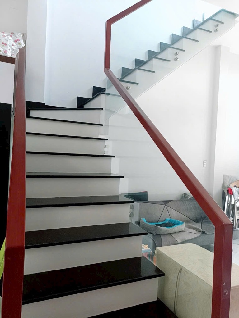 Bán nhà 2 tầng 50m2- Ngã tư Thủ đức - 5.4 tỷ