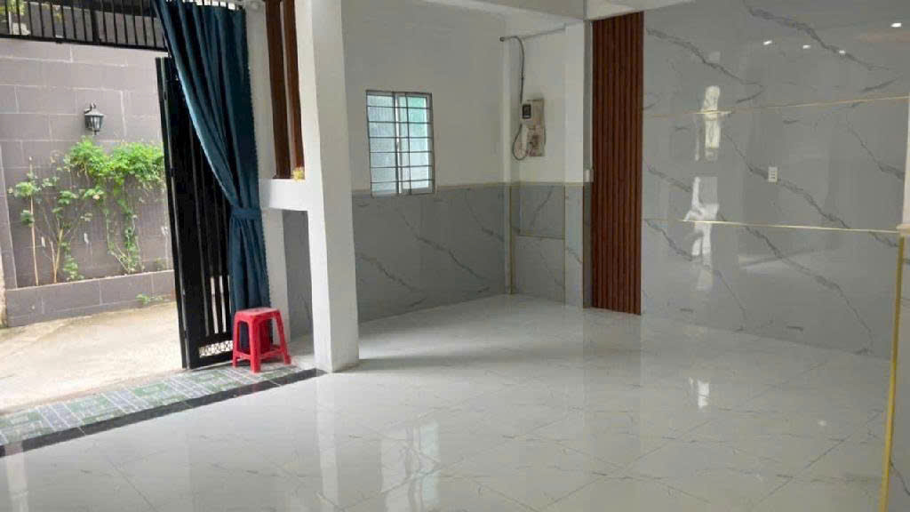 Nhà 2 lầu đẹp – Hẻm lớn như mặt tiền