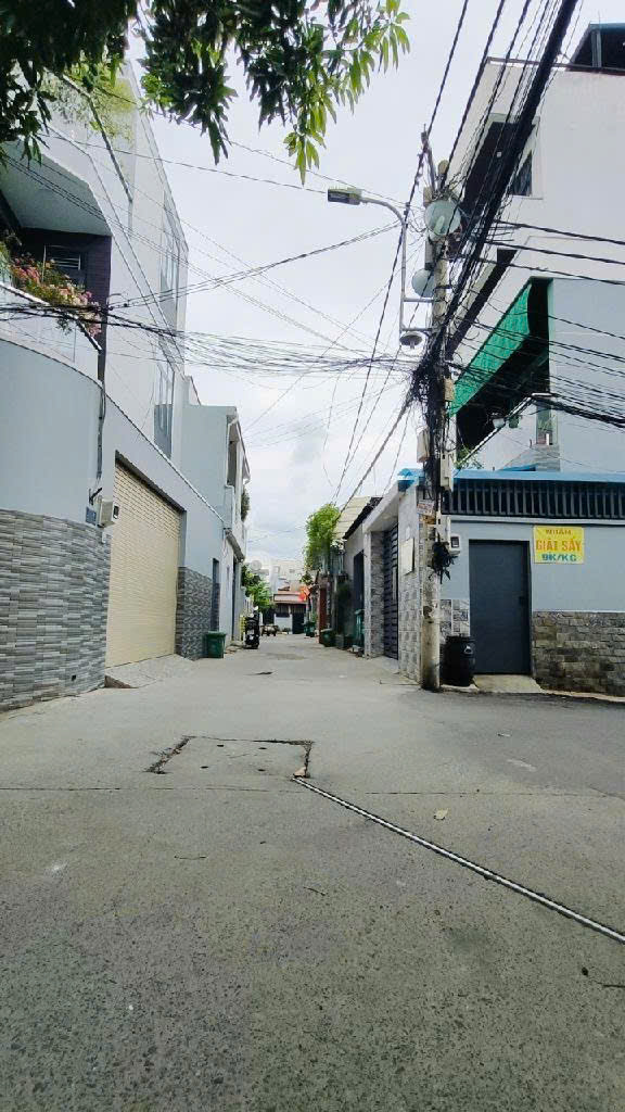 Nhà hẻm xe hơi