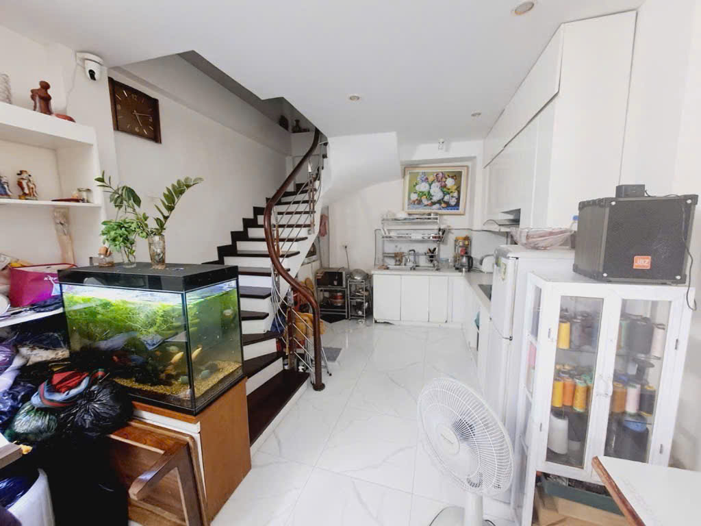 VỚI 7,9 TỶ , SỞ HỮU NGAY CHO MÌNH CĂN NHÀ SIÊU ĐẸP - 30M RA PHỐ - BA GÁC ĐỖ CỬA- LÔ GÓC