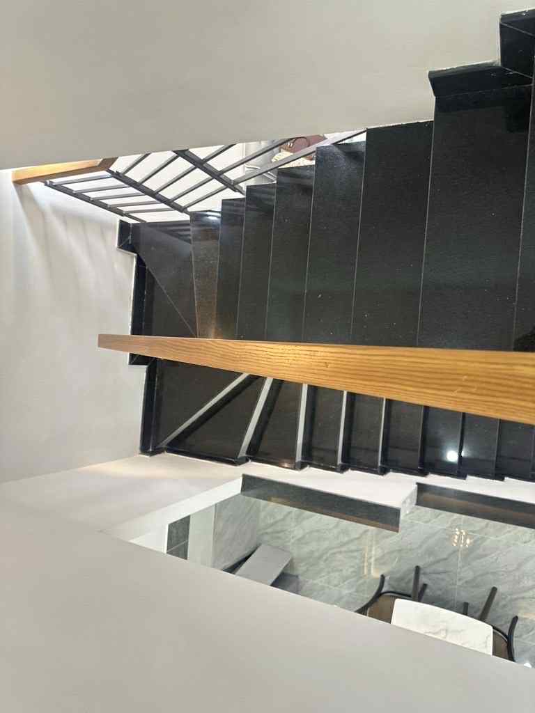 SIÊU PHẨM NGAY SÁT BẾN METRO – 40m2 SHR 2 TẦNG, 3PN, TẶNG FULL NỘI THẤT CHỈ 3.86 TỶ